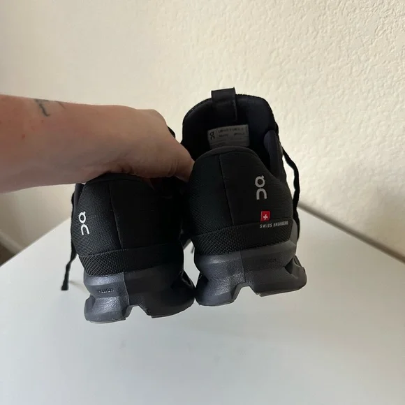 - On Cloudsurfer - Picture 5 of 7